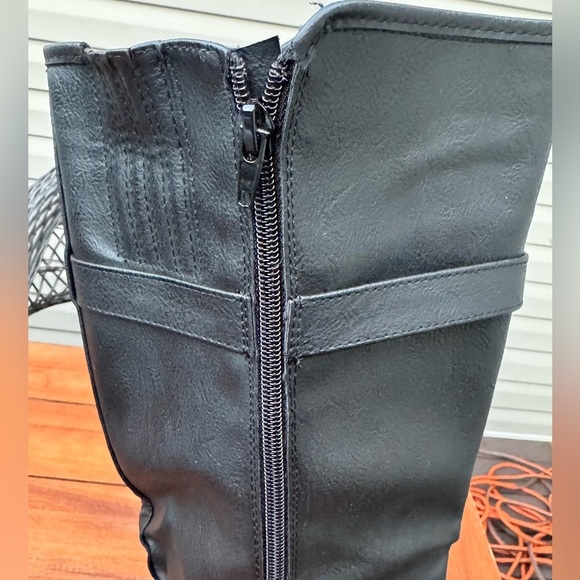 JustFab Flat Boots Ride Around Size 7 Wide Width - Picture 16 of 16